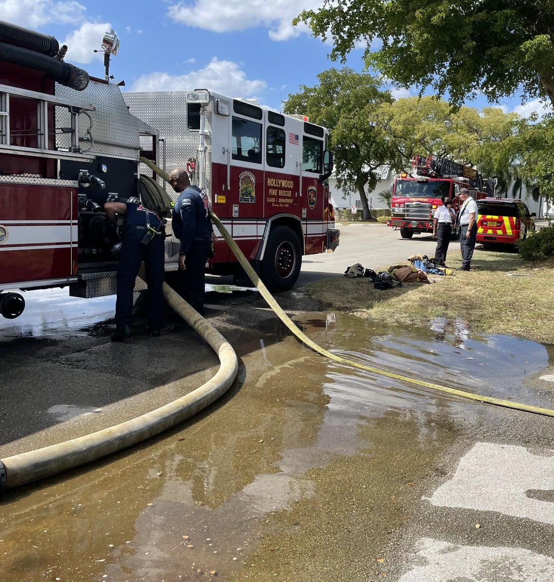 SFREST's tweet photo. 🔥Working Fire🔥
#SFREST was on scene of a commercial structure fire in Dania Beach. https://t.co/QKiDDHAw1C