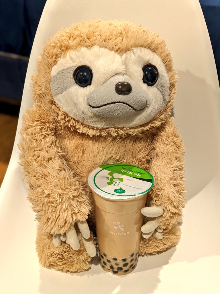 LoveMrSloth's tweet photo. Milk tea fur Mikke, Strawberry fur me! Fridays are the best 🥰 https://t.co/cvYeb1K2WL