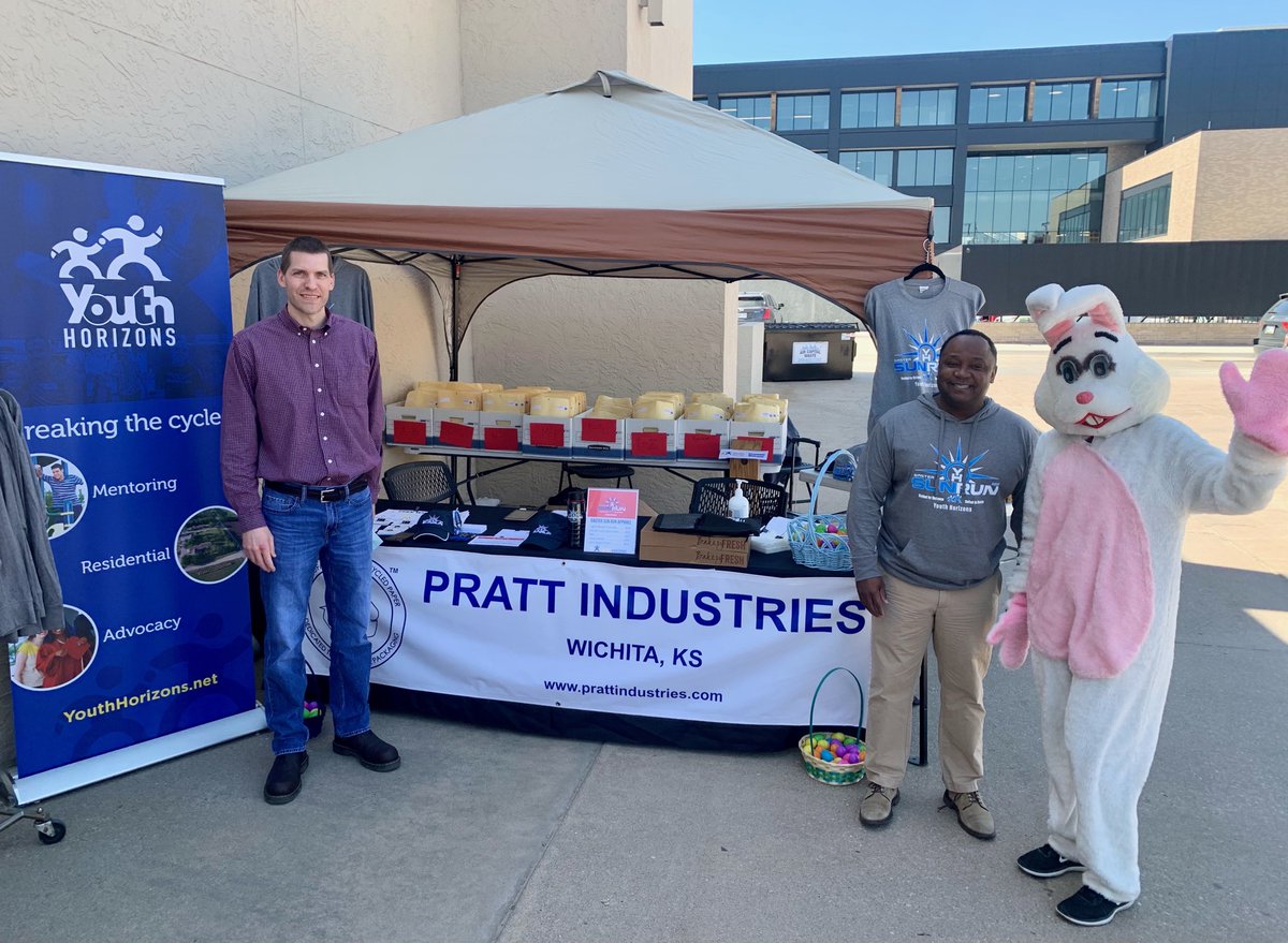 The Pratt Industries Packet Pickup has officially closed. Big thanks to Easter Sun Run Gold Sponsor Pratt Industries for hosting the three-day event, which was held at Youth Horizons downtown office. Thanks as well to ESR participants and sponsors!