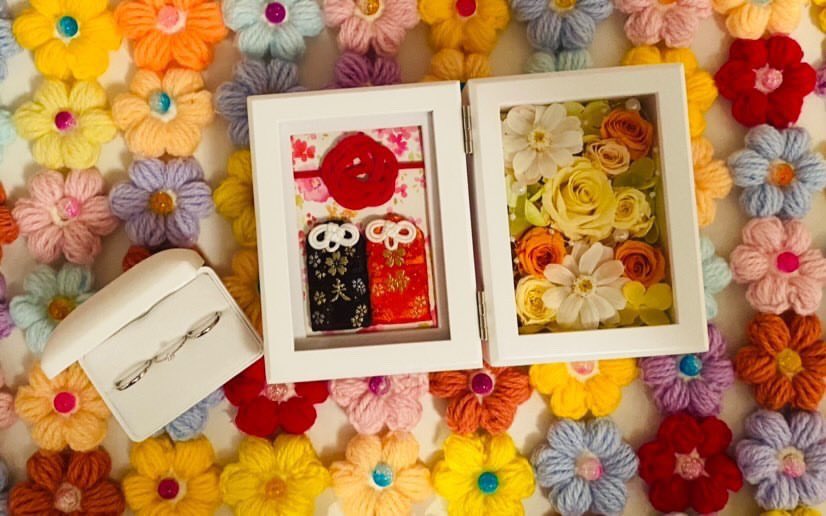 フラワーデザインほうき星 ほうき星のフォトフレームをご購入頂いたお客様より 可愛いお写真頂きました ٩ ๑ ᗨ ۶ フォトフレームにこんな可愛い飾り方があるなんて びっくりしました 画面に写る全てが可愛いぃぃ フォトフレーム