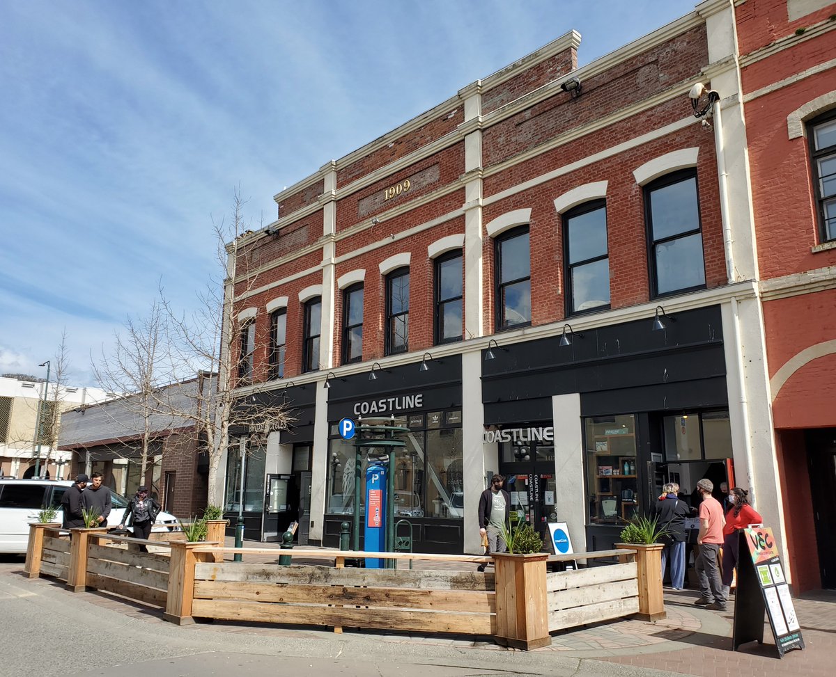 shawnmckean's tweet photo. It's Patio Season! Broad St. Cycles and Dandy Lion Cafe welcome you to our new space. Picnic tables asap :)
Kudos to @CityOfVictoria for the supportive "Build Back Victoria" program.
#yyj #buildbackvictoria #ShopLocal #yyjbike https://t.co/YhoxrR5cw5