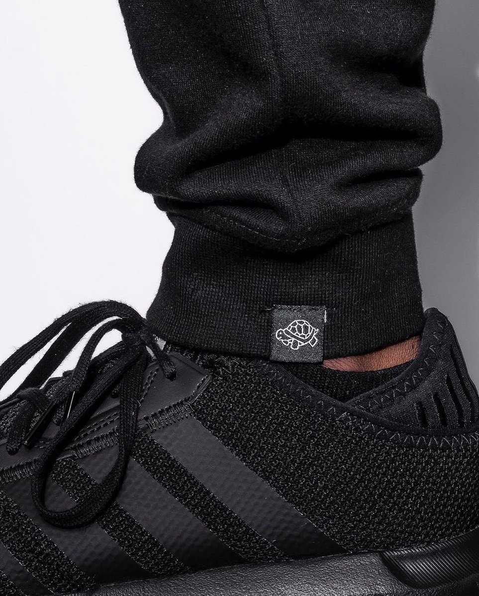 layop's tweet image. 🚨 NEW RELEASE 🚨 

We blacked out the Vertical Display tee &amp;amp; added a blacked out turtle hem tag jogger to compliment it! 

Grab this monochromatic look today &amp;amp; play it cool 😎 all Spring. 
🐢®🌊😎🖤♠️♣️💣💯

LAYOP.COM

#layop