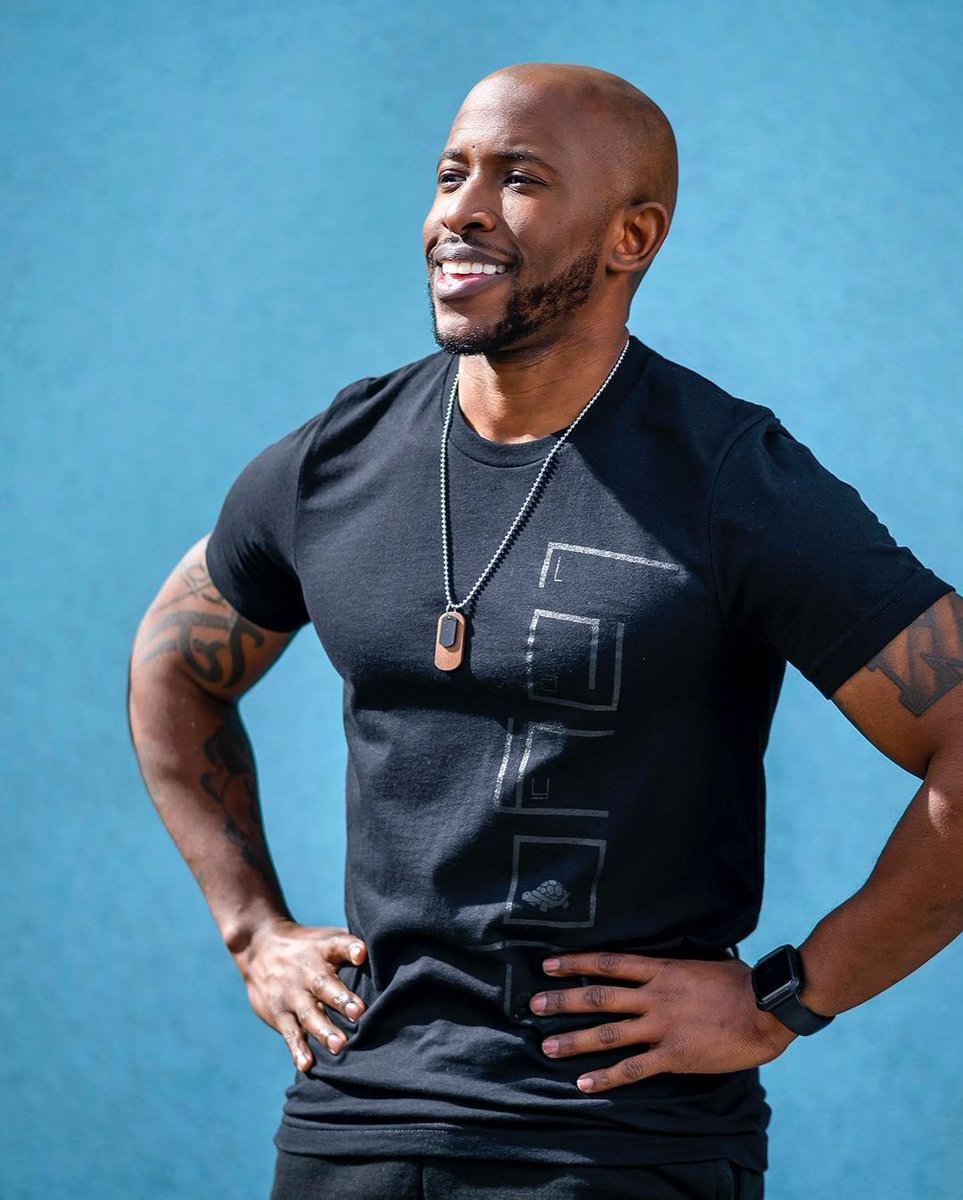 layop's tweet image. 🚨 NEW RELEASE 🚨 

We blacked out the Vertical Display tee &amp;amp; added a blacked out turtle hem tag jogger to compliment it! 

Grab this monochromatic look today &amp;amp; play it cool 😎 all Spring. 
🐢®🌊😎🖤♠️♣️💣💯

LAYOP.COM

#layop