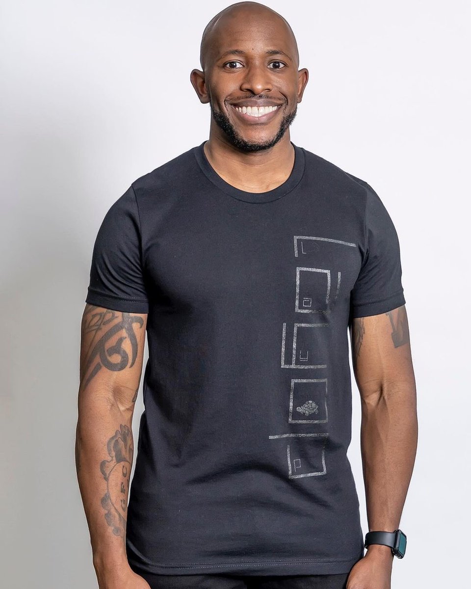 layop's tweet image. 🚨 NEW RELEASE 🚨 

We blacked out the Vertical Display tee &amp;amp; added a blacked out turtle hem tag jogger to compliment it! 

Grab this monochromatic look today &amp;amp; play it cool 😎 all Spring. 
🐢®🌊😎🖤♠️♣️💣💯

LAYOP.COM

#layop