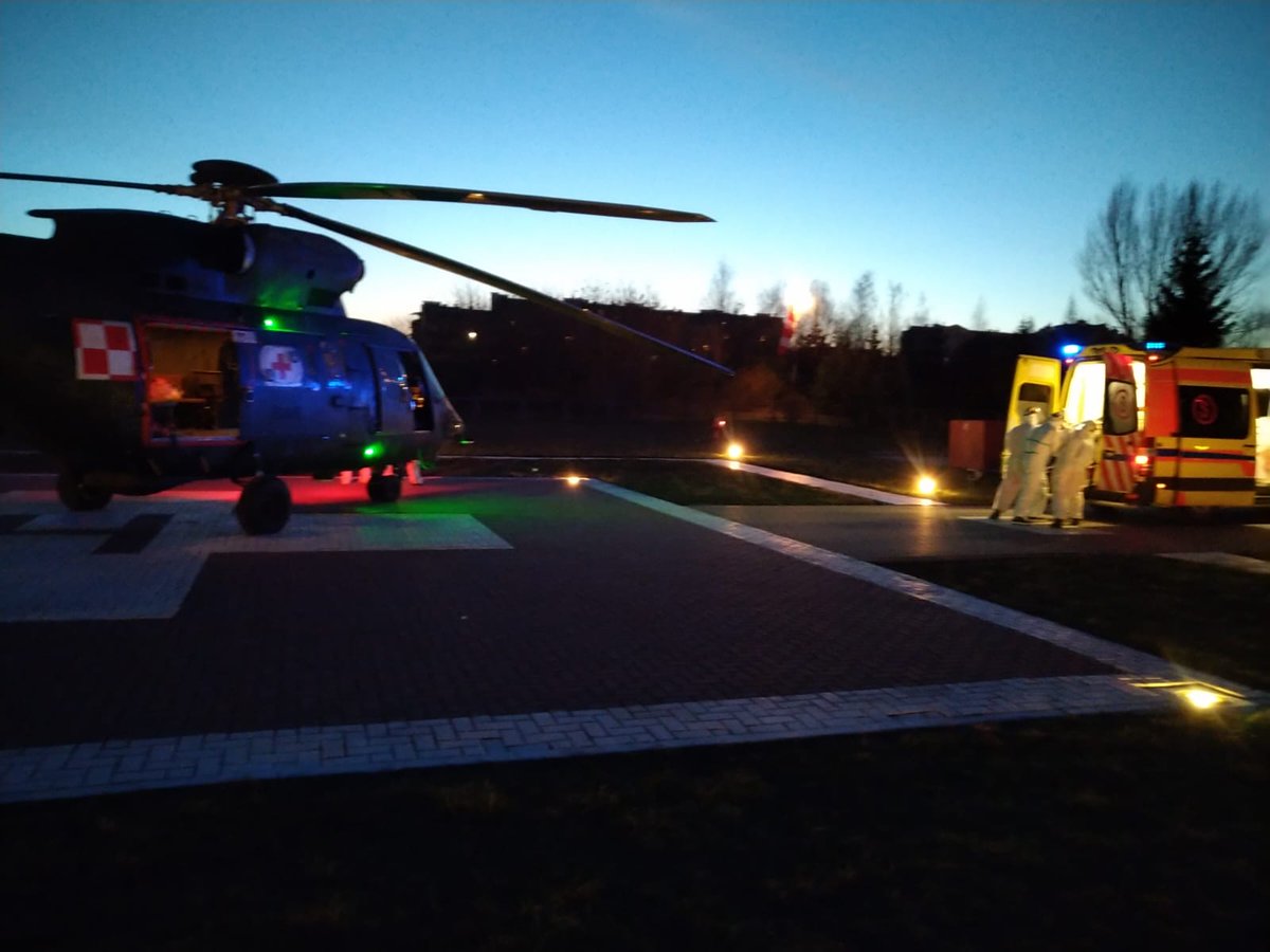 DowOperSZ's tweet photo. W-3 WA SAR🚁
#LZPR z Mińska Mazowieckiego zrealizował kolejną misję #MEDEVAC. Wspólnie z personelem medycznym #LPR i Mobilnym Zespołem #ECMO przetransportowano pacjenta z #COVID19.
✅@DGeneralneRSZ #3SLTr #2GPR
✅#ARCC @PANSA_PL
Siły i środki w ramach misji podległe @DowOperSZ. https://t.co/xPvKKKFzPc