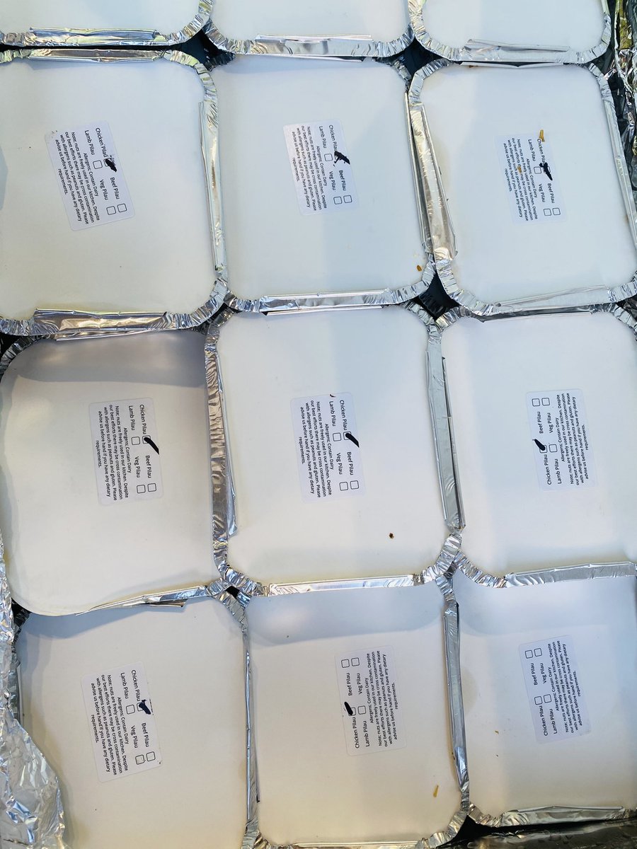 Msoe_Dublin's tweet photo. It’s unbelievable that in this day &amp; age, so many people are still queuing up for food. 470 hot meals, fruits, veg, crisps, baked goods, sandwiches, all gone. Thank you so much for your donations. We couldn’t have done it without your support. Paypal: muslimsisterofeire@gmail.com https://t.co/4gXpzYhTYW