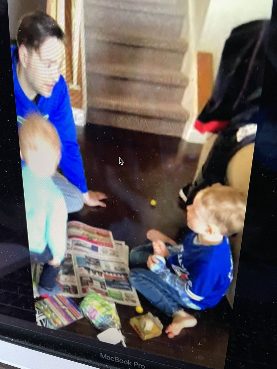 So much fun today - thx to <a href="/FunInTheBoxCan/">FunInTheBox</a>.  Thx <a href="/DanielleMoldovo/">Danielle Moldovan</a> for well chosen gifts. 

Anyone looking to get gifts for kids - no muss no fuss.  And big wins - so cool aunt status for me 👌 

Kids squealing with delight! 

#giftideas