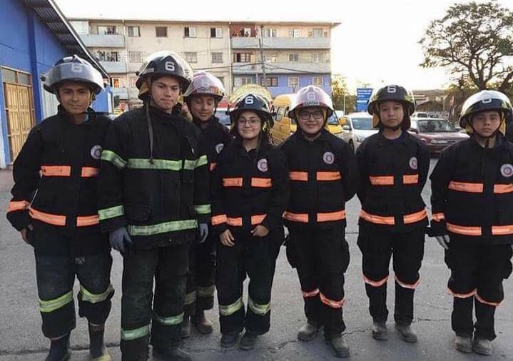 [53* ANIVERSARIO BJ <a href="/SextaCia_CBMS/">Sexta Compañía CBMS</a> ] Superintendente Alexis Arellano y el H. Directorio Gral. <a href="/Bomberos_MetSur/">Bomberos Metropolitano Sur</a> saludan en nombre de tod@s l@s bomber@s a la Brigada Juvenil “Sergio Harvey Girard”, que hoy 2 de abril cumple 53 años. En especial a sus 7 integrantes, futuros bomberos