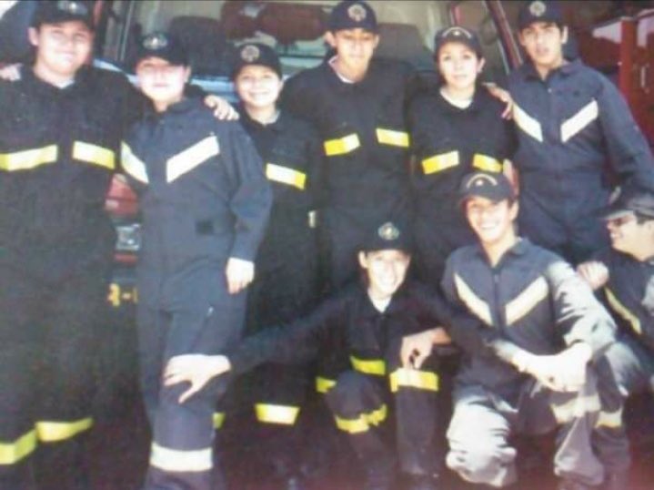 Bomberos_MetSur's tweet photo. [53* ANIVERSARIO BJ @SextaCia_CBMS ] Superintendente Alexis Arellano y el H. Directorio Gral. @Bomberos_MetSur saludan en nombre de tod@s l@s bomber@s a la Brigada Juvenil “Sergio Harvey Girard”, que hoy 2 de abril cumple 53 años. En especial a sus 7 integrantes, futuros bomberos https://t.co/yUt7zenxAR