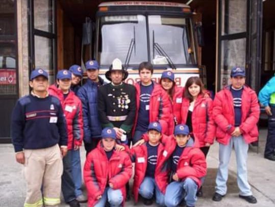 Bomberos_MetSur's tweet photo. [53* ANIVERSARIO BJ @SextaCia_CBMS ] Superintendente Alexis Arellano y el H. Directorio Gral. @Bomberos_MetSur saludan en nombre de tod@s l@s bomber@s a la Brigada Juvenil “Sergio Harvey Girard”, que hoy 2 de abril cumple 53 años. En especial a sus 7 integrantes, futuros bomberos https://t.co/yUt7zenxAR