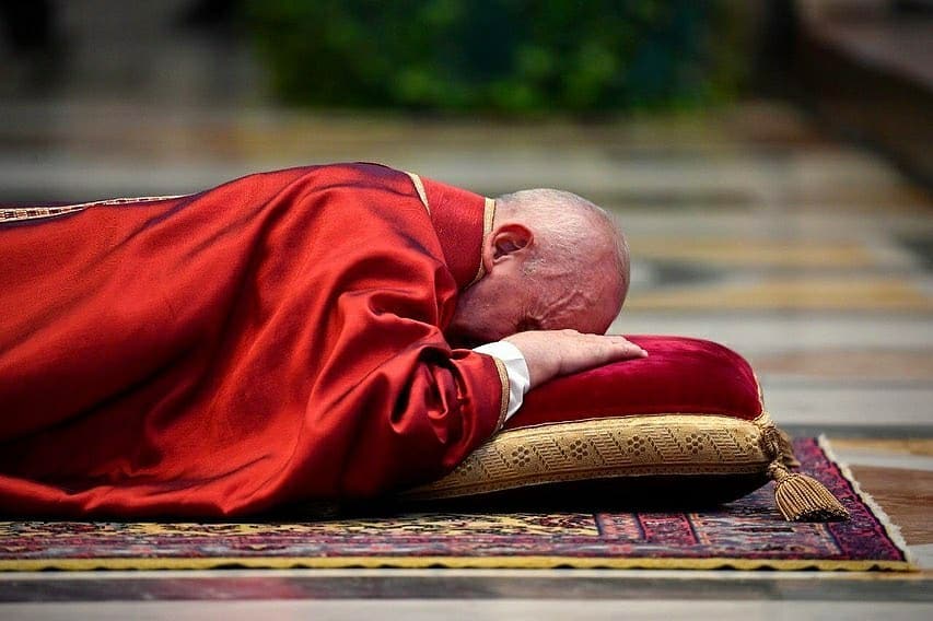 El_Consultor_'s tweet photo. 😃Este 2 de abril, Viernes Santo, el Papa Francisco presidió la celebración de la Pasión del Señor en la Basílica de San Pedro en el Vaticano.🙏🏼
#Entérate #Aldía #ElConsultorAldía #Noticias #NoticiasAquí #BreakN https://t.co/vplXqcdqc3
