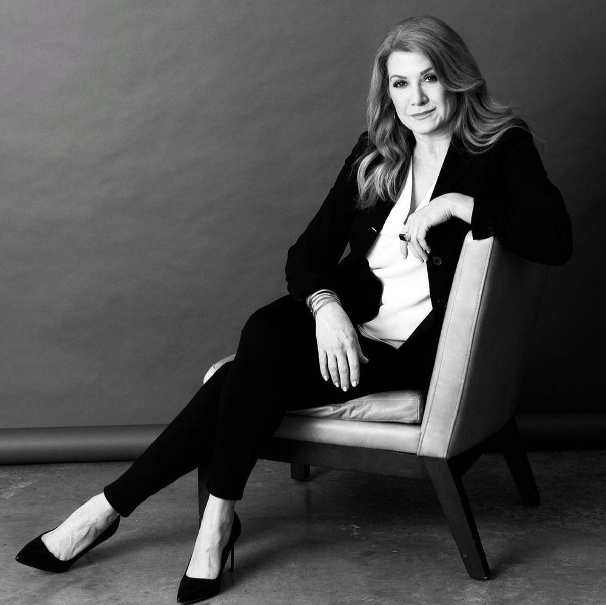 LexingtonPR's tweet image. Our first #femalefounderfriday shoutout goes to Deeannah Seymour, the CEO and founder of our client @pHDWomensHealth 💕  Her mission is to make better and more affordable options available for women’s health issues, and we love women empowering women! #clientlove