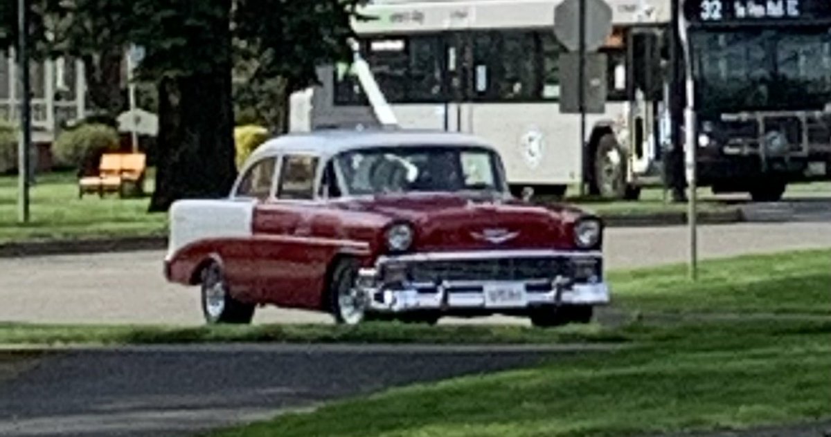 NancyPettit's tweet photo. Another fine’55 Chevy #PNW #whereiwalk #ilikeclassiccars #officersrow #VanWA 🇺🇸 https://t.co/G4C5gvfDZO