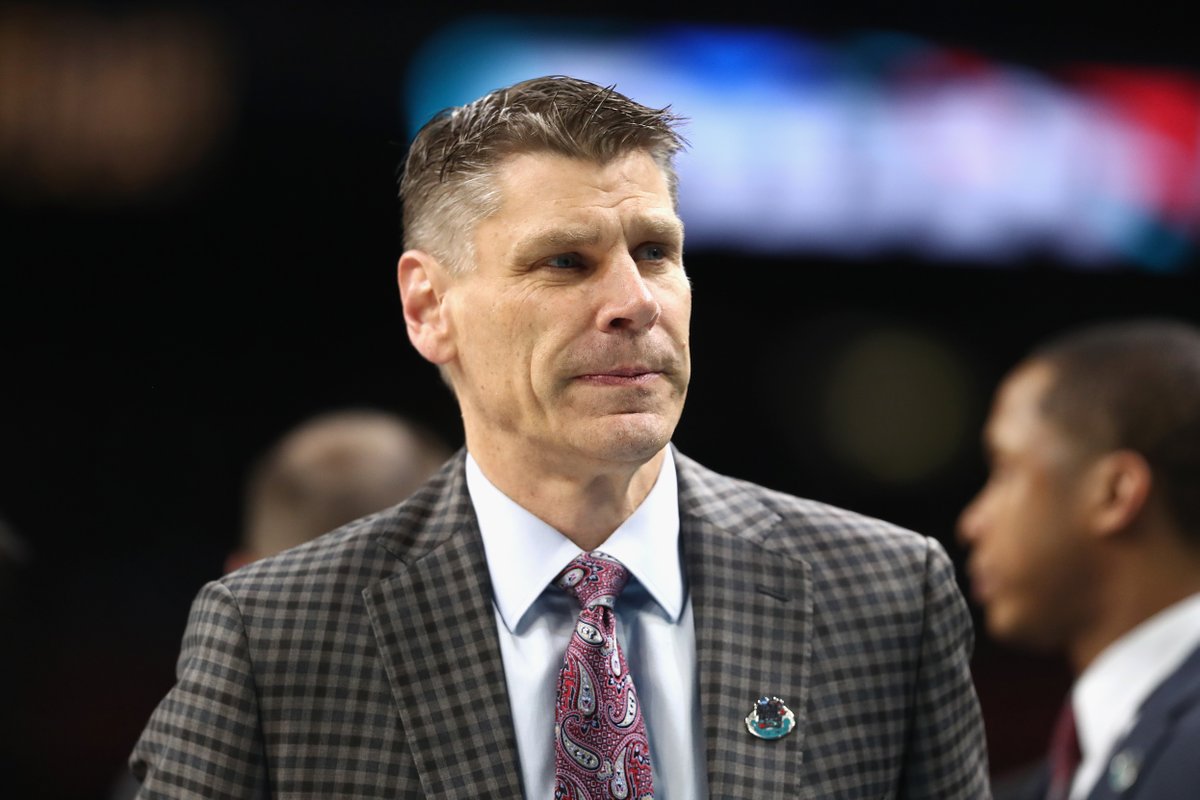 Loyola Chicago's Porter Moser has agreed to become the next head coach at Oklahoma, per <a href="/ShamsCharania/">Shams Charania</a>