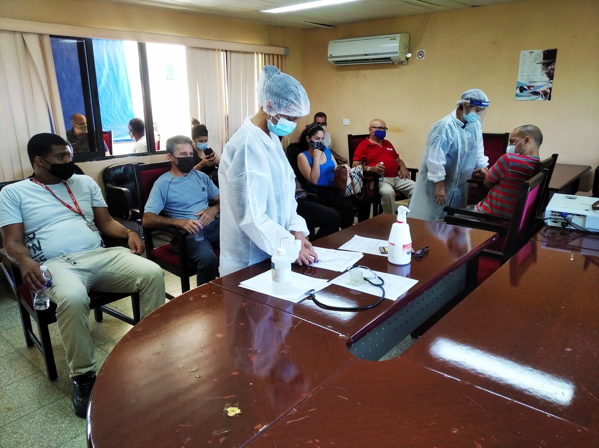 CombiomedC's tweet photo. Felices de participar en la etapa de intervención del candidato vacunal Soberana 02 en el centro @centro_cim. Maravillosa la amabilidad y la empatía de sus profesionales con todos los participantes. 
Nuestra ciencia se engrandece.  #CubaPorLaSalud #COMBIOMED
#VacunasCovid19 https://t.co/NXdUoDBLVk