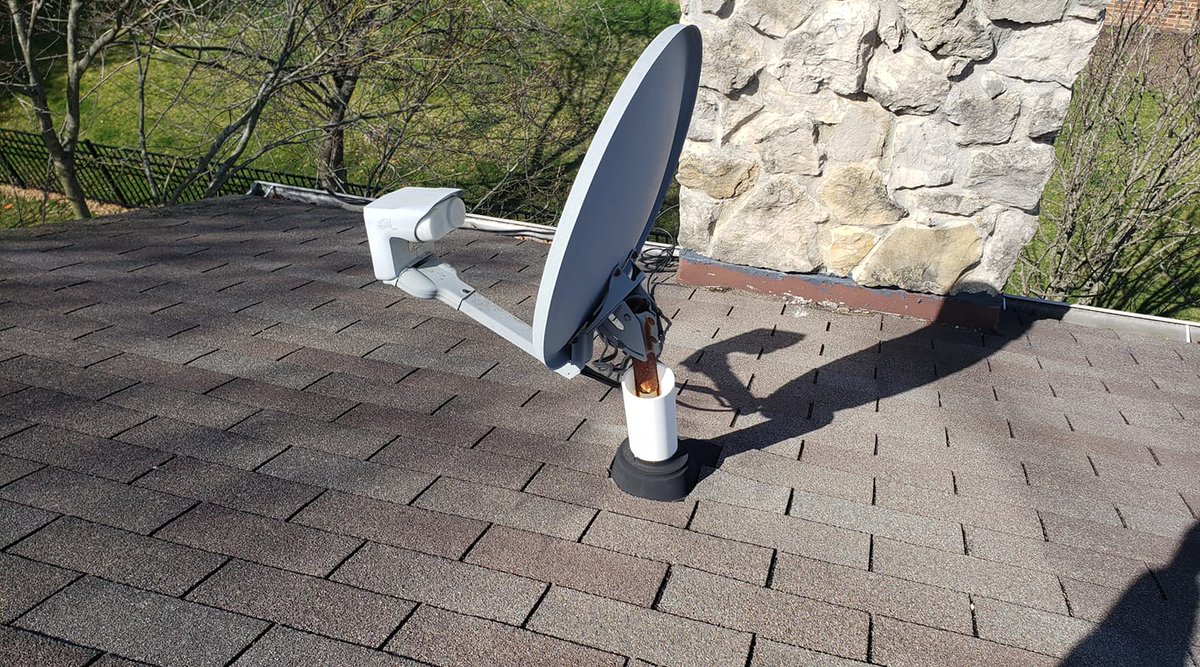 iRoofingApp's tweet photo. He decided he wasn't bracketing anything to the roof. π
#roofer #roofingcontractors #roofingproblems https://t.co/xpna1Vx6dq