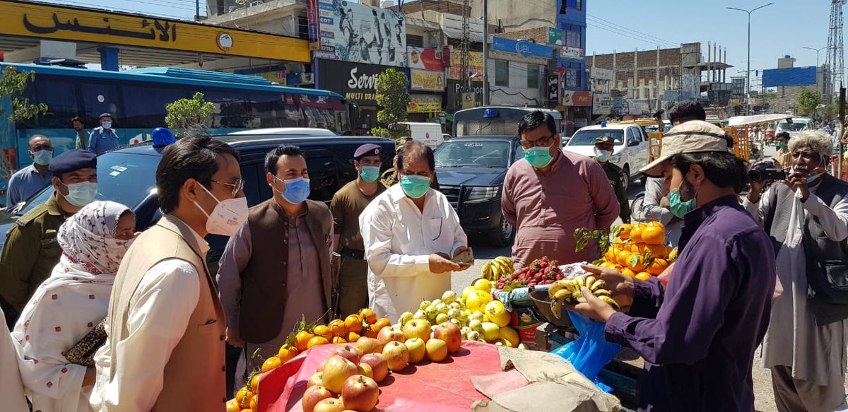 AC_Chakwal's tweet photo. Deputy Commissioner CKL and Assistant Commissioner (Umer Sarwar) checked various areas of city with regard to implementation of Covid-19 SOPs. They also distributed masks and fined the violators.
@DC_Chakwal 
@CMPunjabPK 
@umersarwar_ https://t.co/miYx6FOpu9