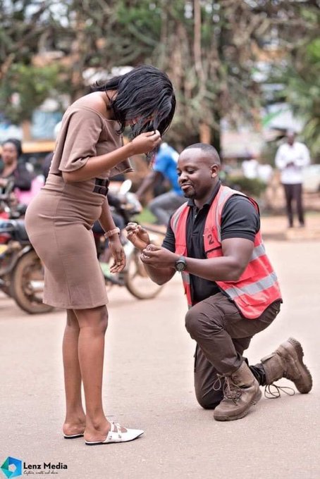 StephenMGonzaga's tweet photo. I will propose to someone on Entebbe express 😂😂😂
#SamChallenge https://t.co/Jyd9dvX6OV