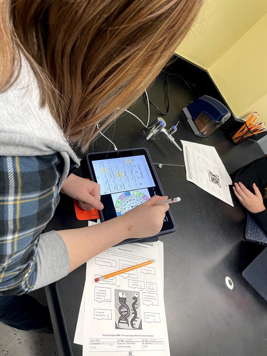 CarrScience8's tweet photo. Proud to be an Apple teacher.  Students used split screen to play codon bingo and made an iMovie of their DNA extraction. @loriannkatz @MeganCThompson https://t.co/BOmizRfGPR