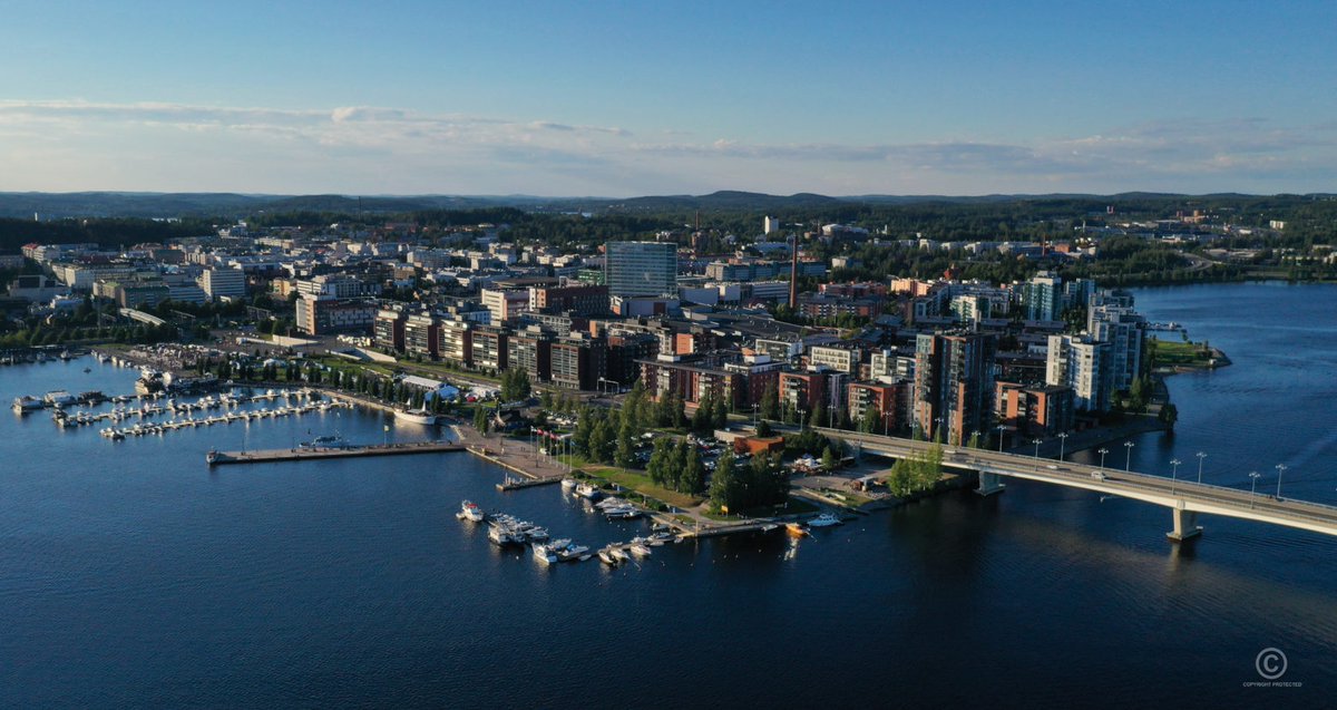 VisualFinland's tweet image. Oletko nähnyt Jyväskylää tästä perspektiivistä? Viime kesänä #Jyväskylä'n lentoaseman ollessa suljettuna tätä Keski-Suomen pääkaupunkia pääsi viimein kuvaamaan ilmasta. Tältä siellä näytti!

Lisää ilmakuvia: visualfinland.com/downloads/cate… #ilmakuvaus @JKLn_kaupunki  @VisitJyvaskyla