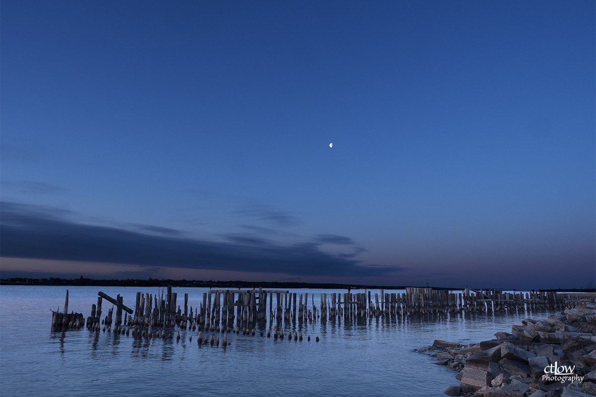 LowCkas's tweet photo. #Pilings, as close to #ancient as can be, at @TownofPrescott in the #StLawrenceRiver, #DawnPhotography today. #ctLowArt #ctLowPhotography https://t.co/qoHgUT8y9A
