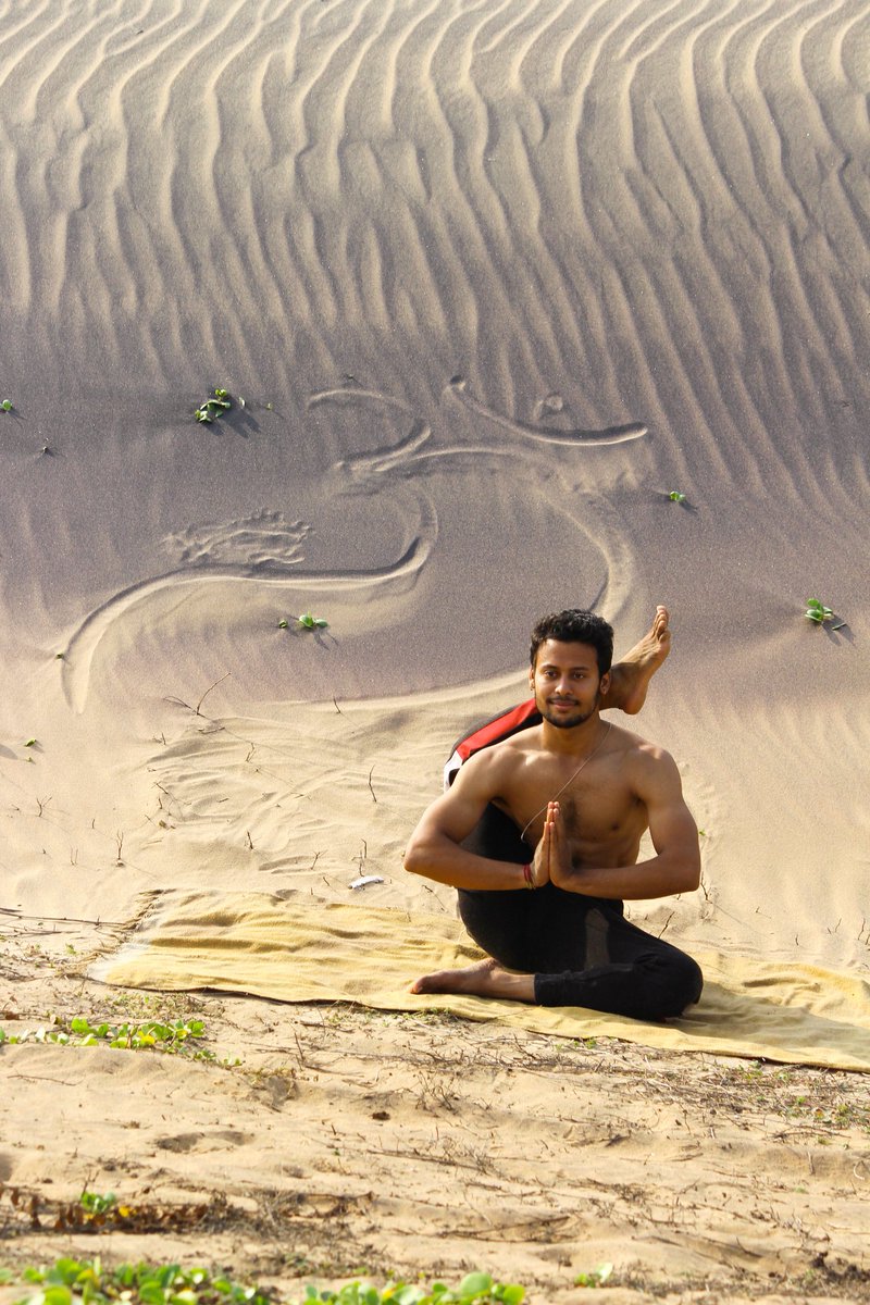 MallikYoga's tweet photo. Indian traditional yoga practitioner 🇮🇳
#yogamallik #yoga #yogapractice
#yogalife #yogaday #yogaeverydamnday #yogimallik #health #indianyogi #yogi #yogilife
#yogamaster #yofit #meditation https://t.co/ieVAS4wnRV