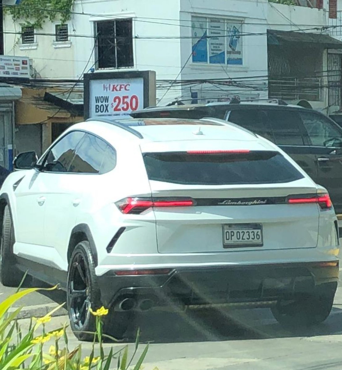 RDSomosPueblo's tweet photo. Se ha hecho viral una jeepeta Lamborghini Urus valorada aproximadamente en US$300,000 dólares (17.4 millones de pesos) que circula con placa oficial en República Dominicana.

¿Qué opinas? Deja tu comentario https://t.co/LWQQJfxThE