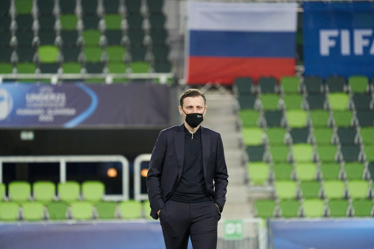🇷🇺 А мы вам напоминаем, что старший тренер молодёжной сборной России Михаил Галактионов остаётся у руля команды до конца 2022 года ✊🏻

Правильным было решение продлить Михаила Михайловича на следующий цикл? 👇🏻