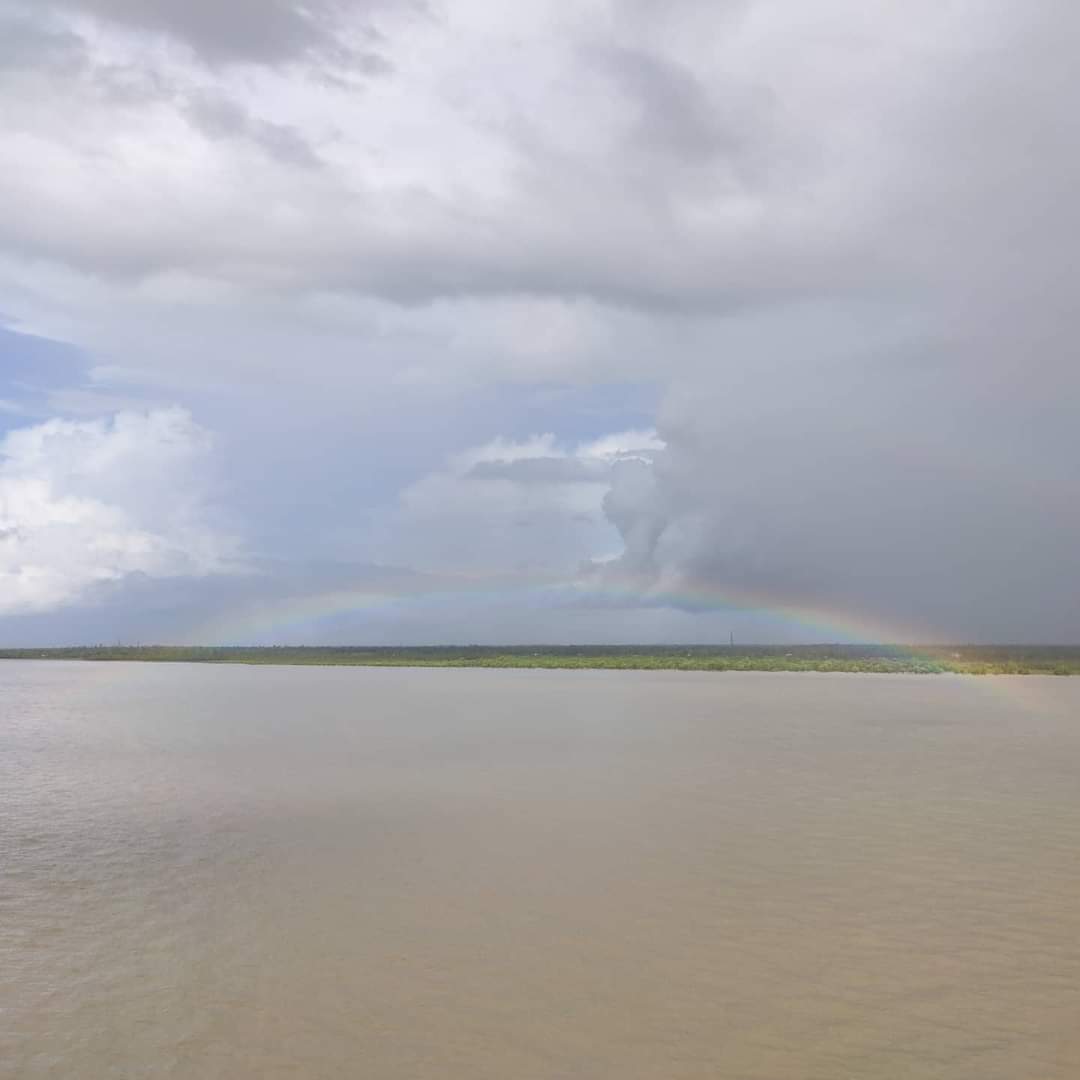 Reshma_Nilofer's tweet photo. @SynergyGroup06 #FindARainbowDay post for April 3...
These r pictures of rainbows from River Hooghly - the Beautiful and Furious Ganges. Breathtaking primary n secondary rainbows exactly resting from bank to bank and two other pictures!!! #MaritimePilot #RiverPilot #RainbowResh https://t.co/1QFIAqpEBA