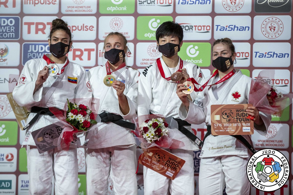 CentroCaribeS's tweet photo. 🇻🇪🥈ANRIQUELIS OTRA VEZ🥈🇻🇪
¡@Anriquelisp no se detiene! En el Antalya🇹🇷 Grand Slam conquista medalla de plata🥈, su segundo plateado en este importante evento del Judo.

¡Rumbo a #Tokyo2020 con el orgullo venezolano y de la región en alto 👏🔝!

📸 @judo

#centrocaribesports https://t.co/3q63OSkLy2