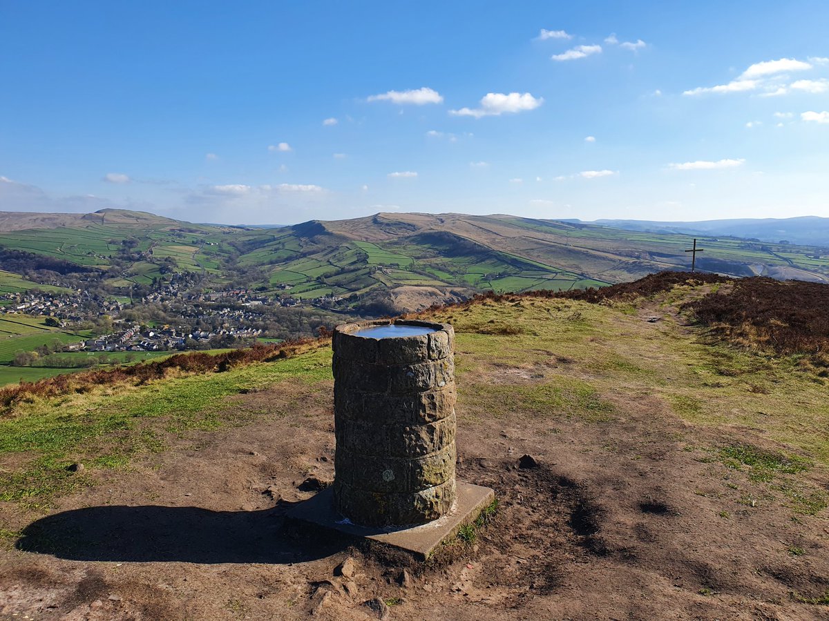 PaulStanton470's tweet photo. Today's 7.6 Mile walk upto the Easter Cross on top of Lantern Pike. Great views of Kinder and Hayfield Village. @walkingsbrill @bignorms #mintonious https://t.co/gUydxNwYY7