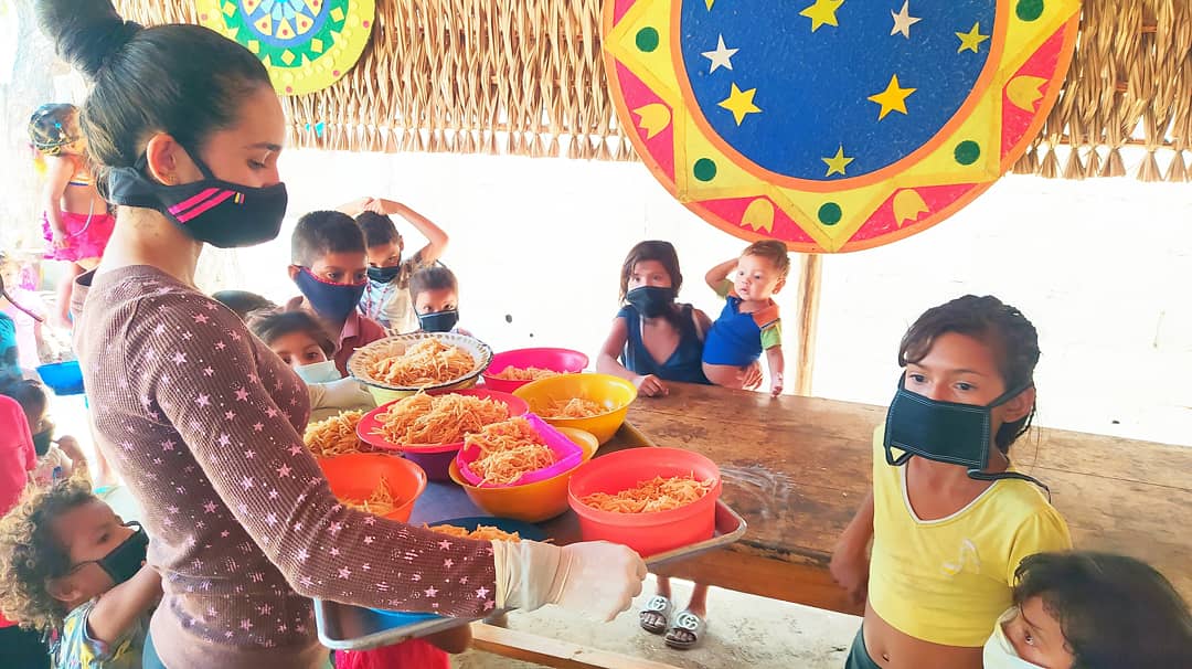 funiwa_'s tweet photo. Gracias al apoyo constante de nuestros padrinos mágicos y la Fundación Mayacuchas seguimos acompañando a nuestros niños. #Funiwa #Mara #Guajira #Covid_19 #Venezuela #Zulia #wayuu https://t.co/9wPL3panxr