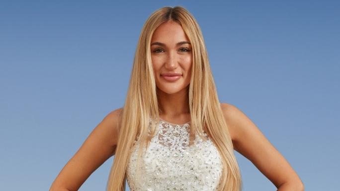 Luna :"Tu préfères repasser ta chemise plutôt que faire mon p'tit dej ? Tu te fous de moi "?

Cette meuf est tarée c'est officiel 😂
#LMAD