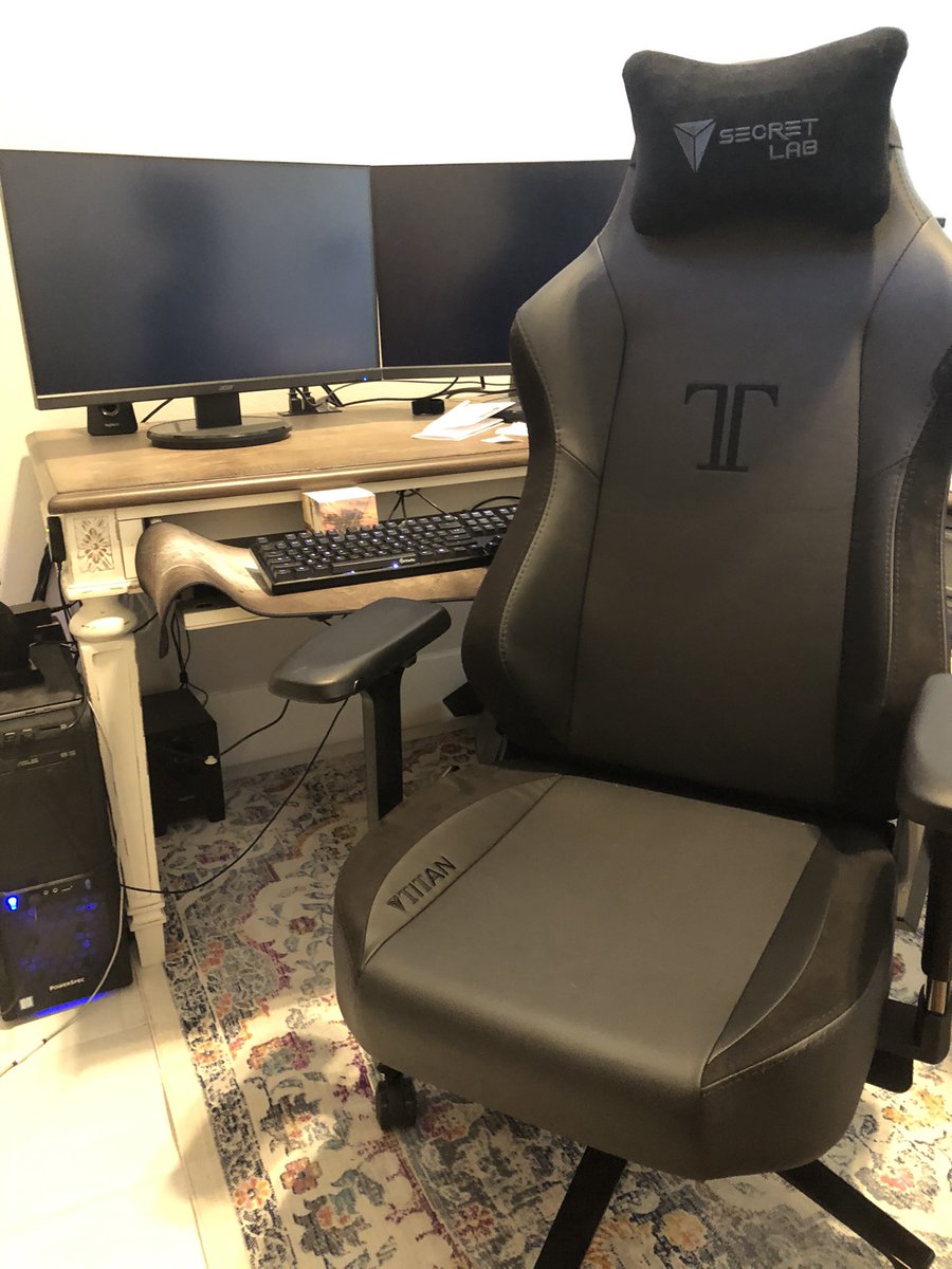 Austin_The_Shaf's tweet photo. #Secretlab chair feeling good in the new set up! https://t.co/GmeF2Ao9wF