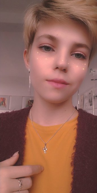 Будем знакомы как в первый раз,с вами Екатерина🤗🤭 Основная специальность: дизайн✏️ Начнём с того,что