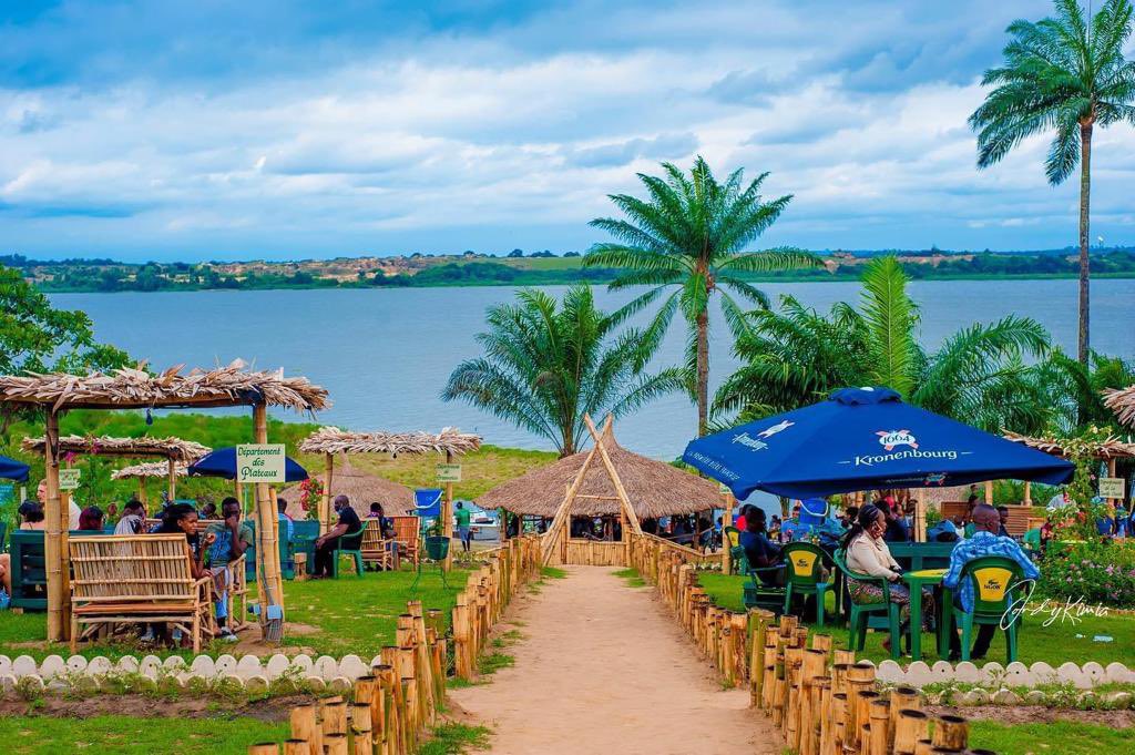 CongoVisit's tweet photo. ZOKO VILLAGE
Un site touristique situé au bord du Lac Loufoualéba (Nanga), à 50 minutes de Pointe-Noire. Parfait pour passer le week-end en famille ou entre amis.
📍 https://t.co/40Iu6GHYm3
📷https://t.co/LfDHC9hIj8
📱https://t.co/02ZpGBqo94
📞 +242 06 909 46 11 https://t.co/mQeEvGSTVX