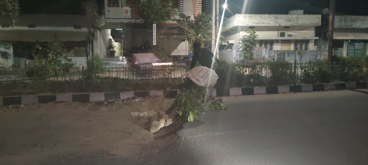fasi_adeeb's tweet photo. This pot hole road has sent so many bike rider's to Hospital with accident's. But I can't understand y our officer's and Politicians are not getting into their notice!
I req to @MC_GWMC officers to look over!
Location Shambhunipet SBI Bank before🌱🌱
9959281763 
@arvindkumar_ias https://t.co/Agcu9DLvtW