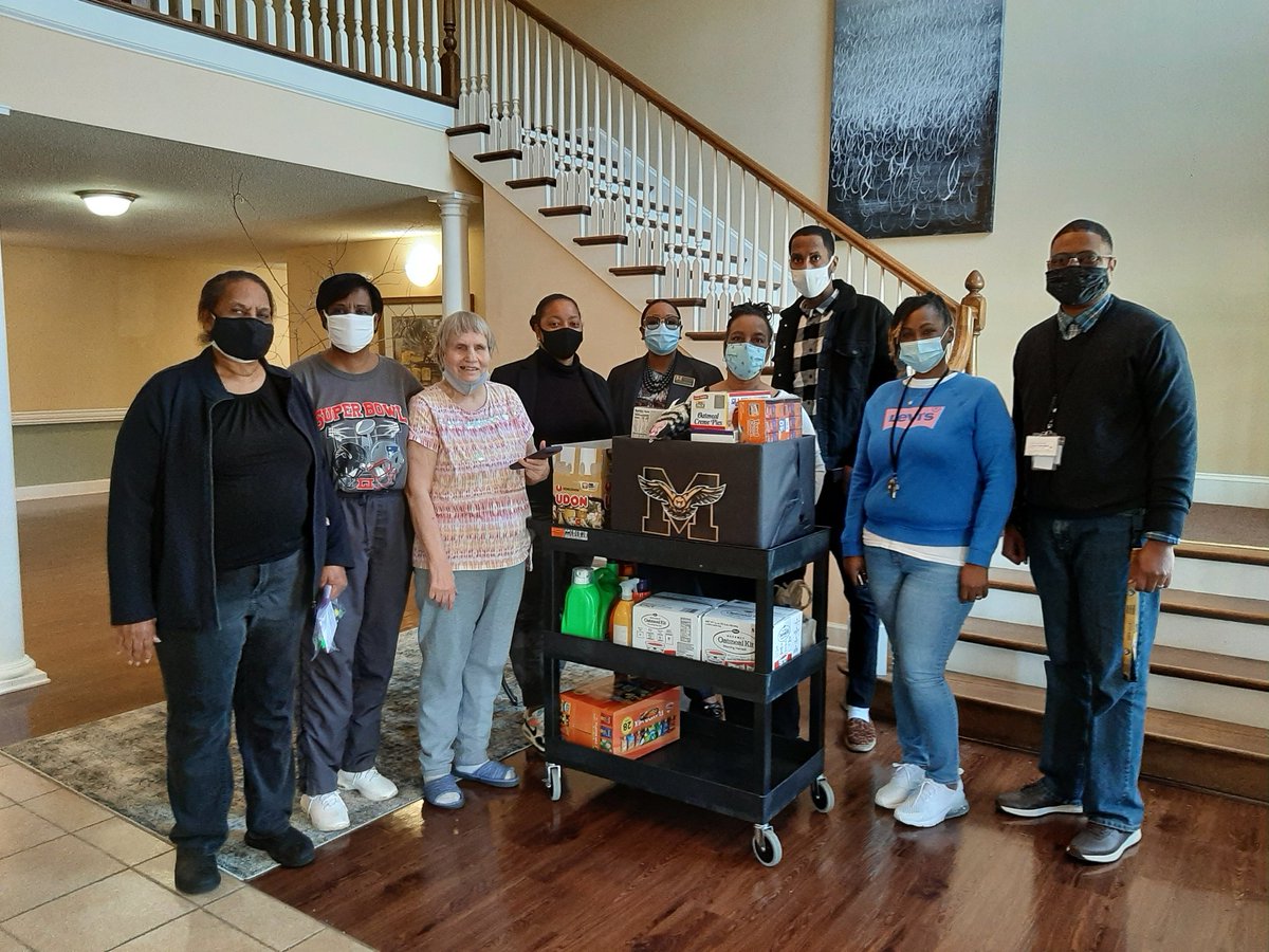 YvetteChristi16's tweet photo. @MMS_HCS is still RISEing to the occasion! Donations from our staff blessed Grier Senior Manor today. #Community #WorkOfTheHeart #Care #ServantLeaders #ServantLeadership https://t.co/W49ChHpU2s