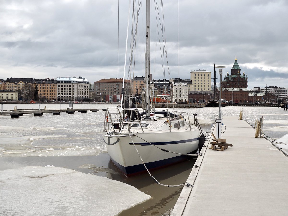 Veerable_'s tweet photo. Jäät murtuvat vihdoin Pohjoisrannassa ja veneen vesillelasku lähestyy. Herättelin bloginkin talviunilta: https://t.co/pbCI2E9p9r #veneily #purjehdus #purjevene #veneilyblogi #pohjoisranta #helsinki #skatta #jäätlähtee #kevät https://t.co/KOgYmqMQS2