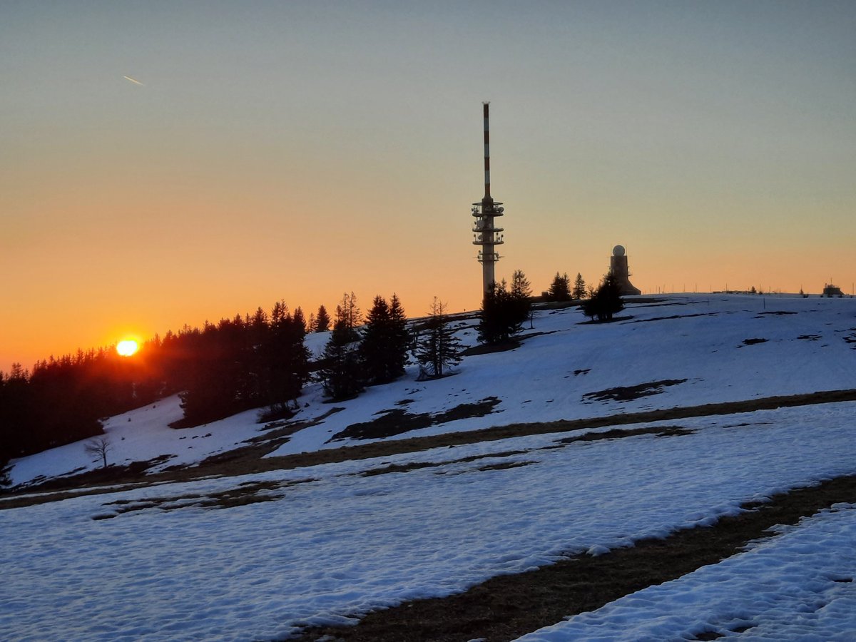 wetterkoess's tweet photo. Sonnenuntergang am #Feldberg im Schwarzwald
#SunsetTweet https://t.co/8cRSzYG8Tk