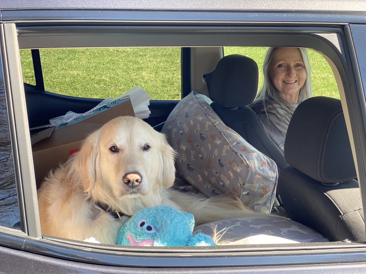 On the road to Arizona! 

Got the essentials:

Mom ✔️
Mr. B✔️
Peanut butter treatos ✔️ 

#science #dog #RoadTrip https://t.co/fk1nHgKgIZ
