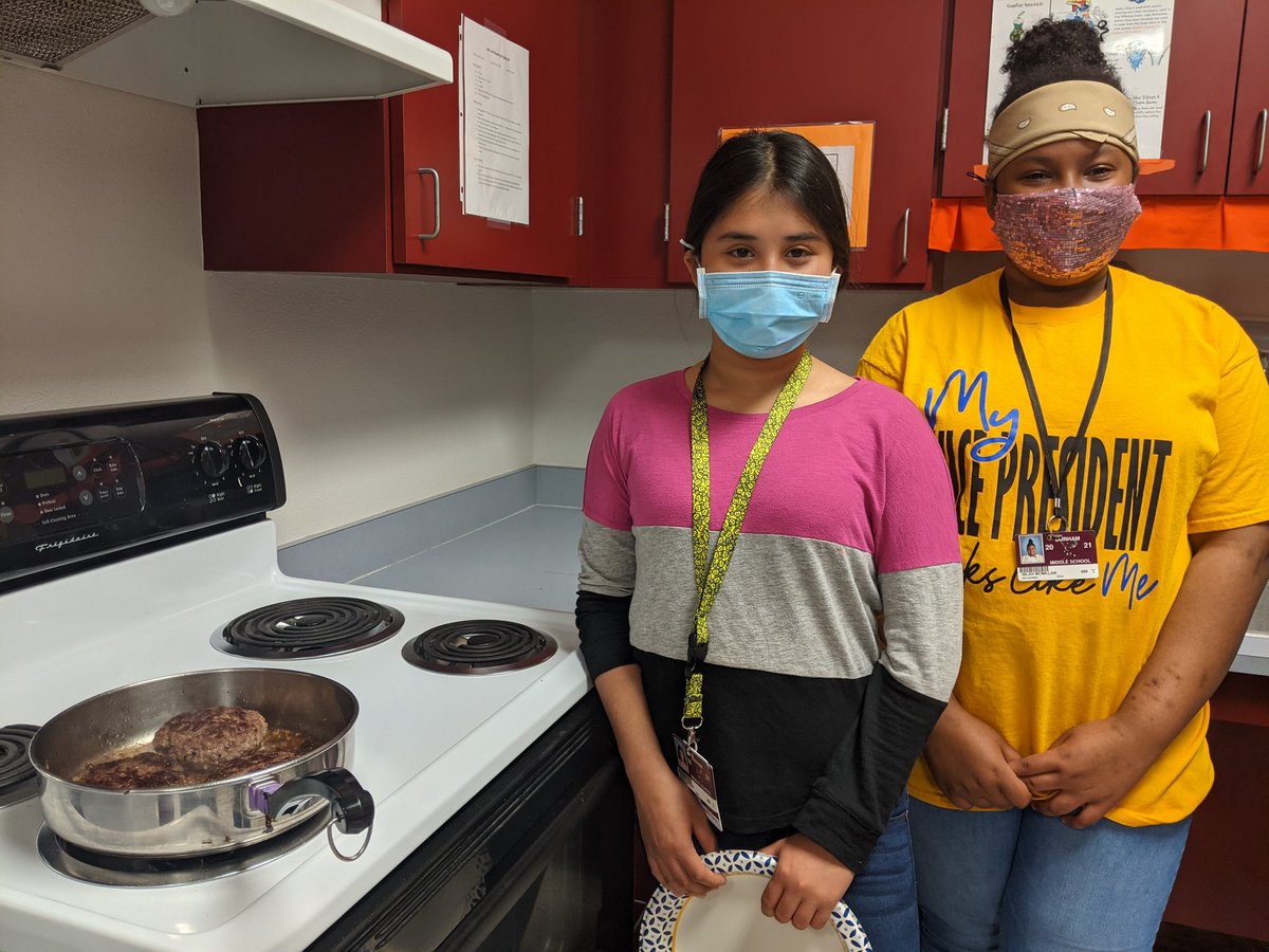 Ms.Reznick tweet media