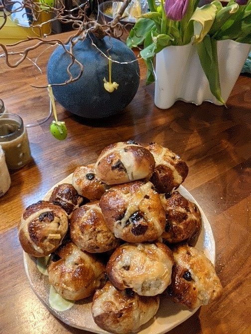christensendkuk's tweet image. Happy Easter 🐣 Our first homemade hot cross buns (makes up for a day spent finishing #Interspeech papers) 😍