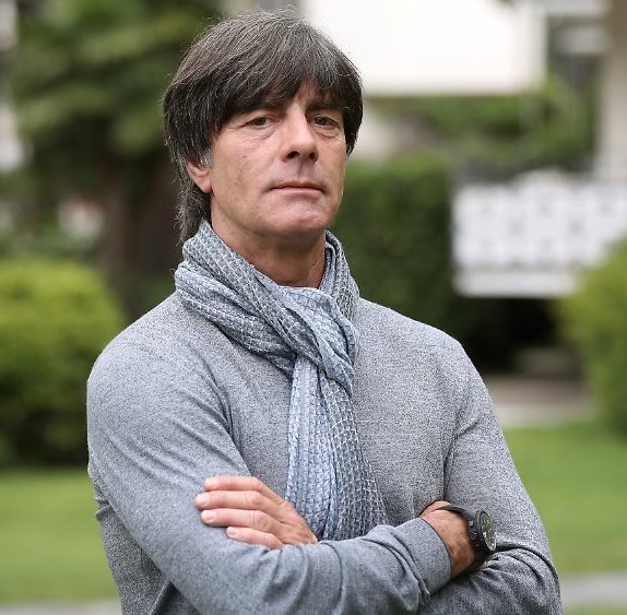 tsforbt's tweet photo. wer könnte es wohl stylemäßig mit jogi aufnehmen? https://t.co/RElaevCXqN