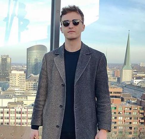 tsforbt's tweet photo. wer könnte es wohl stylemäßig mit jogi aufnehmen? https://t.co/RElaevCXqN