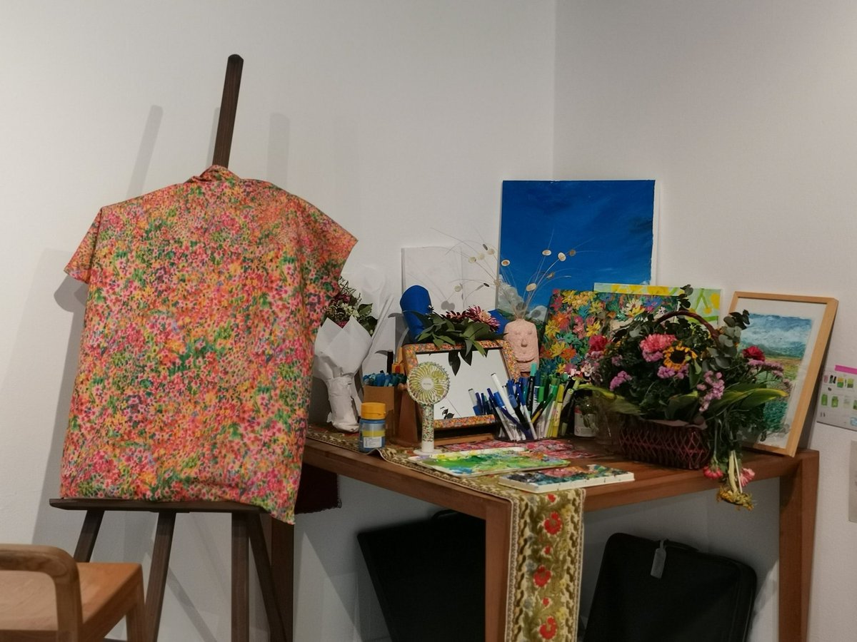 Before and After 55555 เอาไปห่อทำไมนิ คิดว่าคนที่ถ่ายมาคงไม่รู้ว่าก่อนหน้านี้ผ้ามันอยู่แบบไหน เป็นเหตุผลว่าทำไมถึงห้ามย้ายของต่างๆ