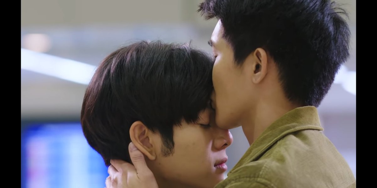 mohmaya01's tweet photo. Frankly speaking , i hate Tian's father from ep 1 but look at him now. The smile on his face.🥺🥺
He looks so happy that his son finally found his happiness ❤️❤️
And mom's shocked face🤣🤣🤣
#นิทานพันดาวตอนจบ
#1000stars #1000StarsFinal https://t.co/mKxENSXOvz