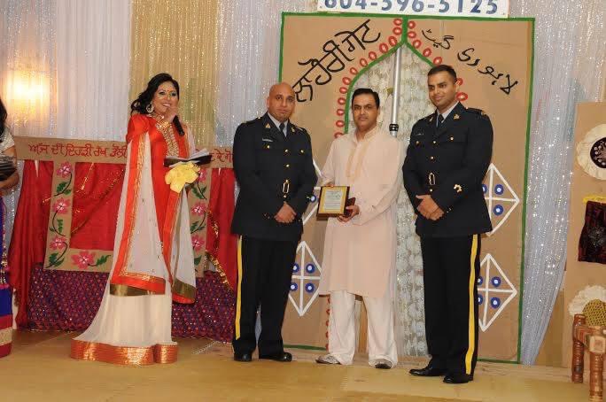 DhotGroup's tweet photo. 2015. #Punjab #Canada #Police #Award  #DhotGroup https://t.co/H2BB1f9wpq