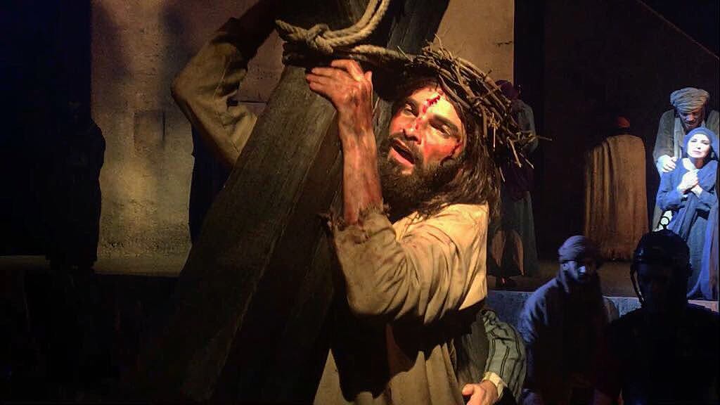 Massyholics's tweet photo. ➕Porter Sa Croix ➕
@mike_massy 🙏🏼💙
•
•
#jesus #GoodFriday #rehearsal #jesuslespectacle #MikeMassy #PascalObispo #ChristopheBarratier #repetitions #acting #musical #theatre #theater #cross #croix #paris #مايك_ماسي #الجمعة_العظيمة https://t.co/DqdVQHNlxH