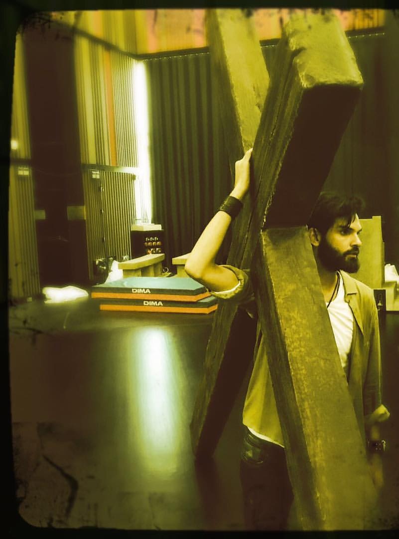 Massyholics's tweet photo. ➕Porter Sa Croix ➕
@mike_massy 🙏🏼💙
•
•
#jesus #GoodFriday #rehearsal #jesuslespectacle #MikeMassy #PascalObispo #ChristopheBarratier #repetitions #acting #musical #theatre #theater #cross #croix #paris #مايك_ماسي #الجمعة_العظيمة https://t.co/DqdVQHNlxH